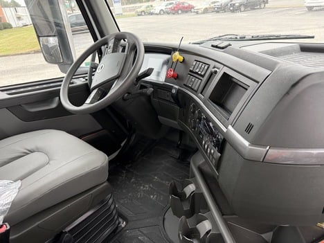 NEW 2026 VOLVO VNR64T300 TANDEM AXLE DAYCAB TRUCK #$vid