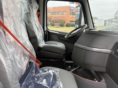 NEW 2026 VOLVO VNR64T300 TANDEM AXLE DAYCAB TRUCK #$vid