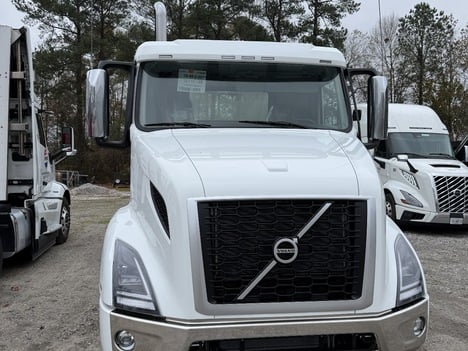 NEW 2026 VOLVO VNR64T300 TANDEM AXLE DAYCAB TRUCK #$vid