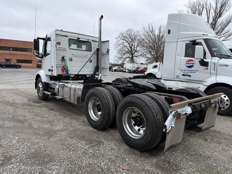 NEW 2026 VOLVO VNR64T300 TANDEM AXLE DAYCAB TRUCK #$vid