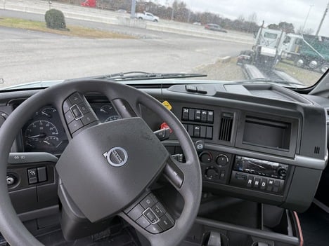 NEW 2026 VOLVO VNR64T300 TANDEM AXLE DAYCAB TRUCK #$vid