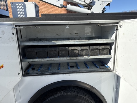 USED 2023 MACK MD6 SERVICE - UTILITY TRUCK #$vid