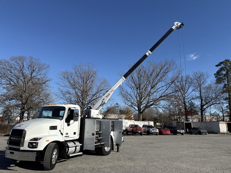 USED 2023 MACK MD6 SERVICE - UTILITY TRUCK #$vid
