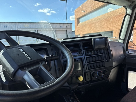 USED 2023 MACK MD6 SERVICE - UTILITY TRUCK #$vid