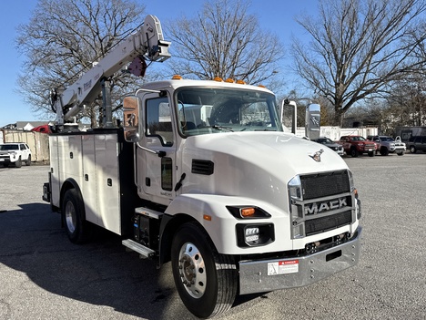 USED 2023 MACK MD6 SERVICE - UTILITY TRUCK #$vid