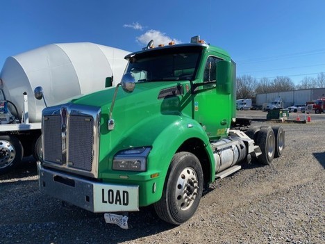 2016 KENWORTH T880 Tandem Axle Daycab #1844