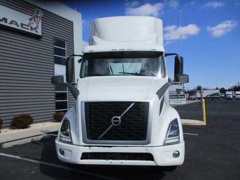 USED 2020 VOLVO VNR64T300 TANDEM AXLE DAYCAB TRUCK #$vid