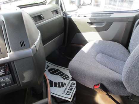 USED 2020 VOLVO VNR64T300 TANDEM AXLE DAYCAB TRUCK #$vid