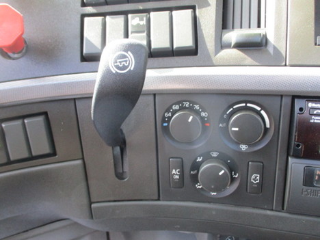 USED 2020 VOLVO VNR64T300 TANDEM AXLE DAYCAB TRUCK #$vid