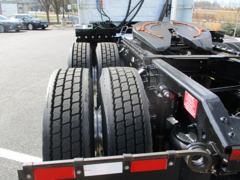 USED 2020 VOLVO VNR64T300 TANDEM AXLE DAYCAB TRUCK #$vid