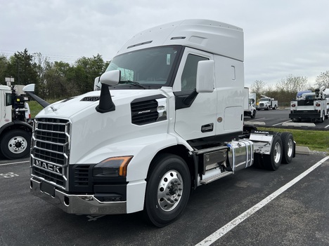 2027 MACK Anthem 44 Sleeper #1850
