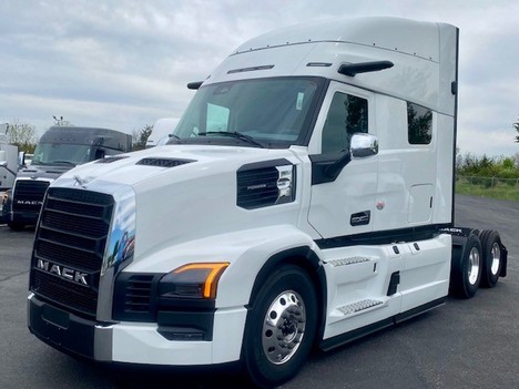 2027 MACK Pioneer 64 Sleeper #1852
