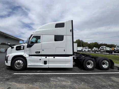 NEW 2027 MACK PIONEER 76 SLEEPER TRUCK #$vid