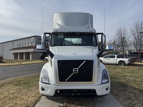 NEW 2026 VOLVO VNR64T TANDEM AXLE DAYCAB TRUCK #$vid