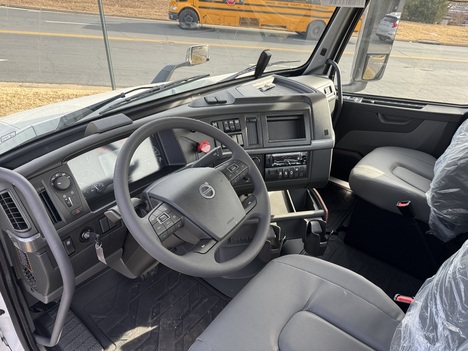 NEW 2026 VOLVO VNR64T TANDEM AXLE DAYCAB TRUCK #$vid