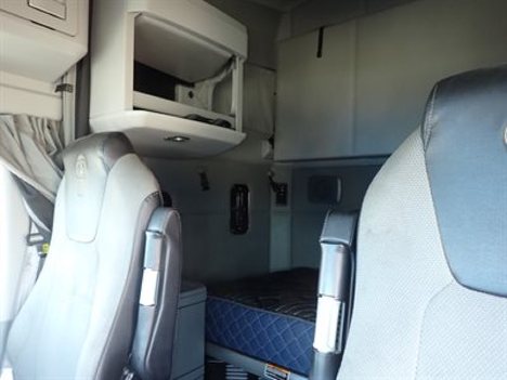 USED 2021 KENWORTH T680 TANDEM AXLE SLEEPER TRUCK #$vid