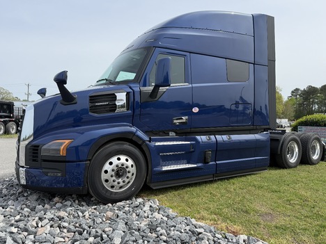 2027 MACK Pioneer 64T Sleeper Tandem Axle Sleeper #1874 2027 MACK Pioneer 64T Sleeper Tandem Axle Sleeper #1874