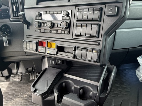 NEW 2027 MACK PIONEER 64T SLEEPER TANDEM AXLE SLEEPER TRUCK #$vid