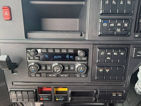 NEW 2027 MACK PIONEER 64T SLEEPER TANDEM AXLE SLEEPER TRUCK #$vid