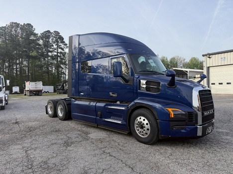 NEW 2027 MACK PIONEER 64T SLEEPER TANDEM AXLE SLEEPER TRUCK #$vid