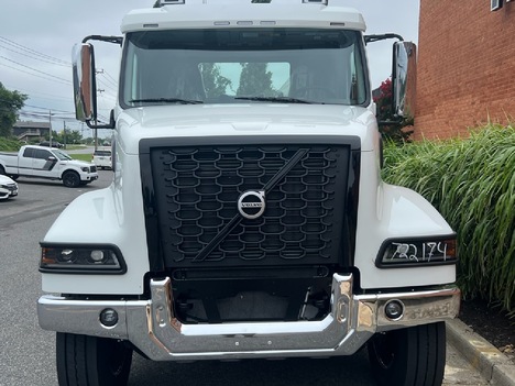 NEW 2027 VOLVO VHD64FT300 DAYCAB TRUCK #$vid