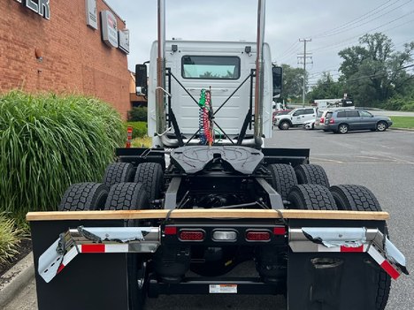 NEW 2027 VOLVO VHD64FT300 DAYCAB TRUCK #$vid