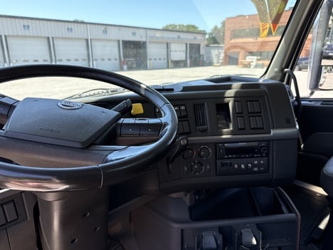 USED 2022 VOLVO VNL64T300 DAYCAB TRUCK #$vid