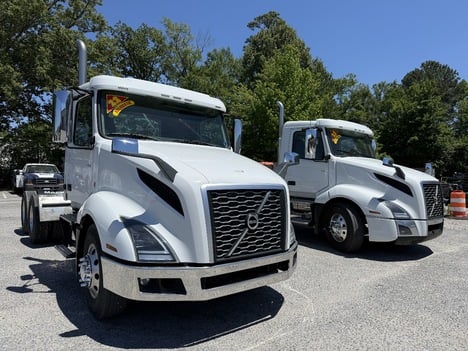 USED 2022 VOLVO VNL64T300 DAYCAB TRUCK #$vid
