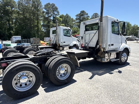 USED 2022 VOLVO VNL64T300 DAYCAB TRUCK #$vid