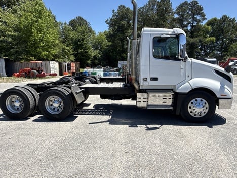 USED 2022 VOLVO VNL64T300 DAYCAB TRUCK #$vid