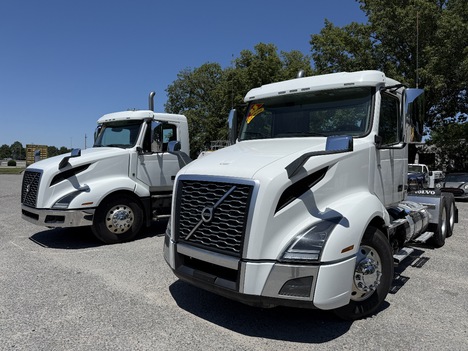 2023 VOLVO VNL64T300 Daycab #1883