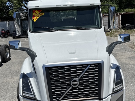 USED 2023 VOLVO VNL64T300 DAYCAB TRUCK #$vid