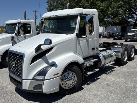 USED 2023 VOLVO VNL64T300 DAYCAB TRUCK #$vid