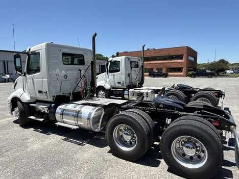 USED 2023 VOLVO VNL64T300 DAYCAB TRUCK #$vid