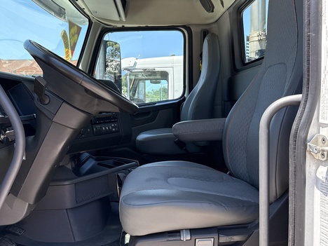 USED 2023 VOLVO VNL64T300 DAYCAB TRUCK #$vid