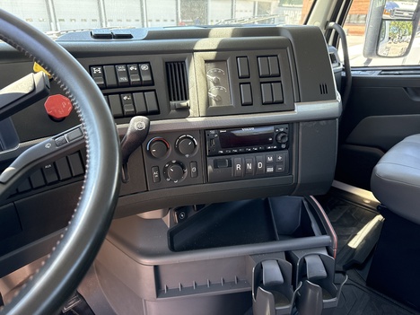 USED 2023 VOLVO VNL64T300 DAYCAB TRUCK #$vid