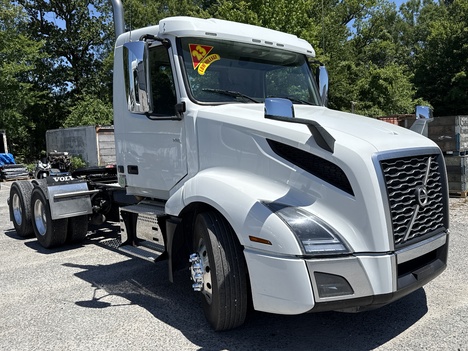 USED 2023 VOLVO VNL64T300 DAYCAB TRUCK #$vid