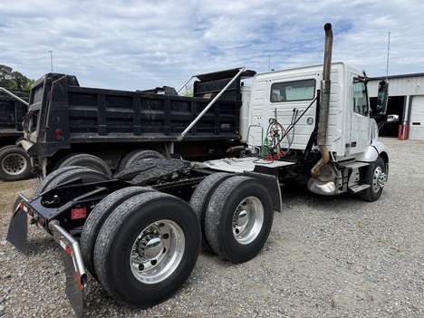 USED 2023 VOLVO VNL64T300 DAYCAB TRUCK #$vid