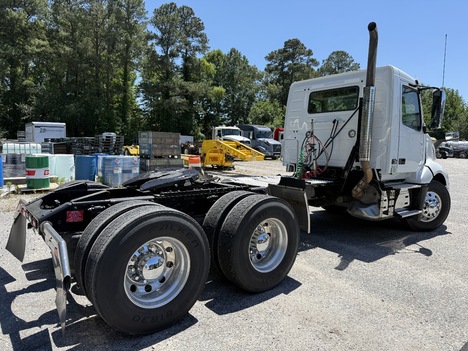 USED 2023 VOLVO VNL64T300 DAYCAB TRUCK #$vid