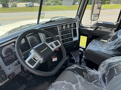 NEW 2027 MACK PINNACLE PI84 DAYCAB TRUCK #$vid