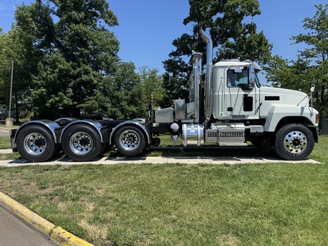NEW 2027 MACK PINNACLE PI84 DAYCAB TRUCK #$vid