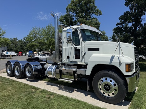 NEW 2027 MACK PINNACLE PI84 DAYCAB TRUCK #$vid