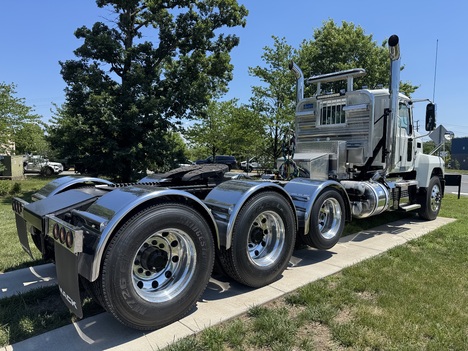 NEW 2027 MACK PINNACLE PI84 DAYCAB TRUCK #$vid