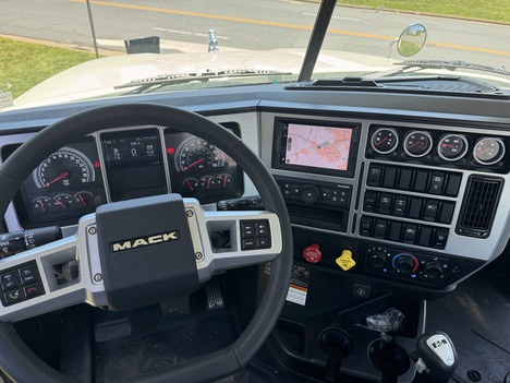 NEW 2027 MACK PINNACLE PI84 DAYCAB TRUCK #$vid