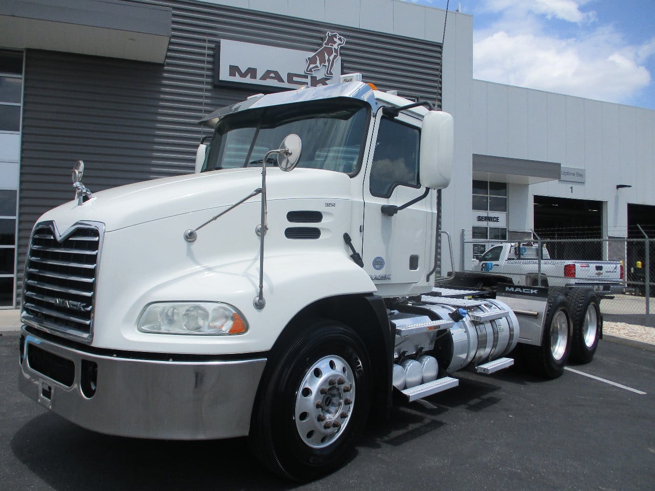 USED 2018 MACK CXU613 DAYCAB TRUCK #1889 USED 2018 MACK CXU613 DAYCAB TRUCK #1889