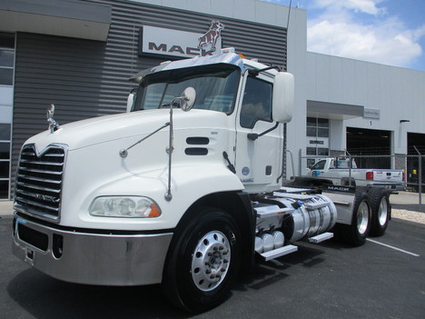 2018 MACK CXU613 Daycab #1889