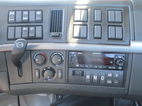 USED 2022 VOLVO VNR64T300 DAYCAB TRUCK #$vid