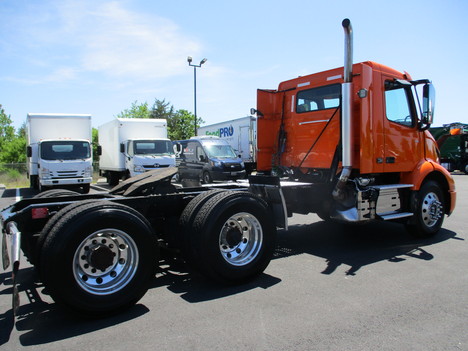 USED 2022 VOLVO VNR64T300 DAYCAB TRUCK #$vid