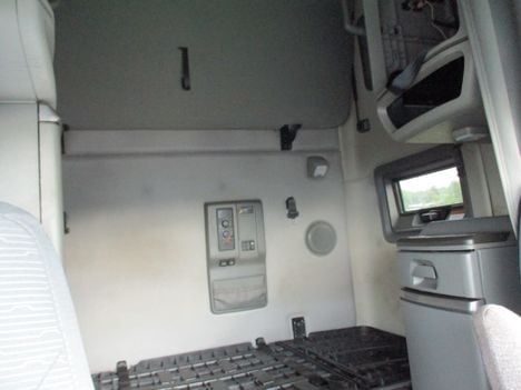 USED 2020 VOLVO VNL64T760 SLEEPER TRUCK #$vid