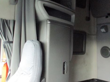 USED 2020 VOLVO VNL64T760 SLEEPER TRUCK #$vid